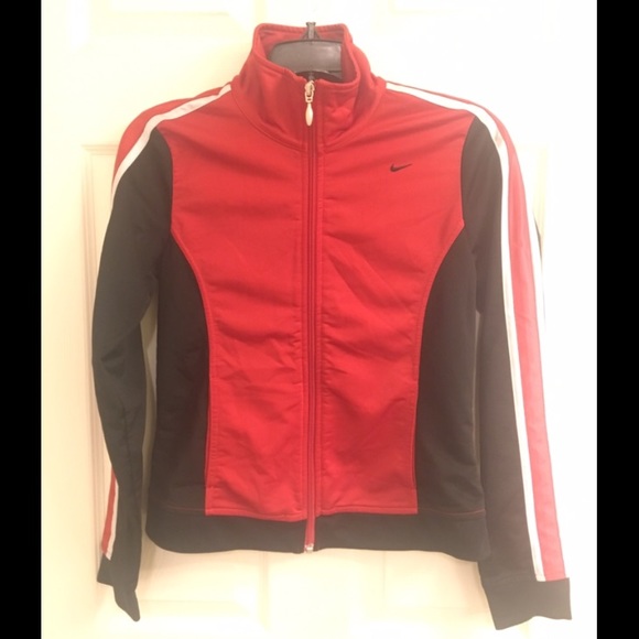 nike women's fitted jacket